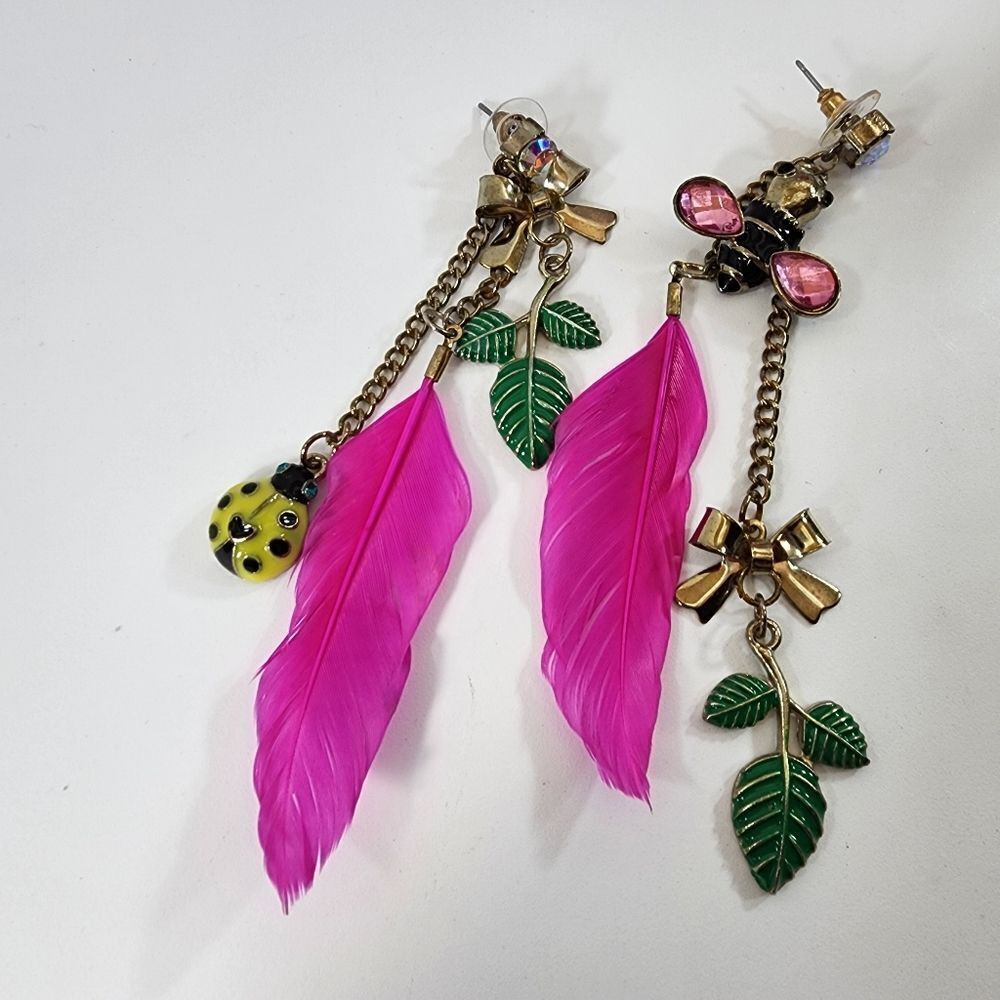 Betsey Johnson vintage feather ladybug bee earrings - Picture 2 of 3